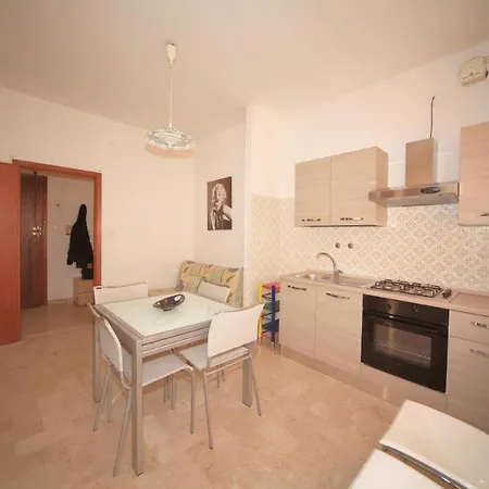 Vittorio Veneto 9 *